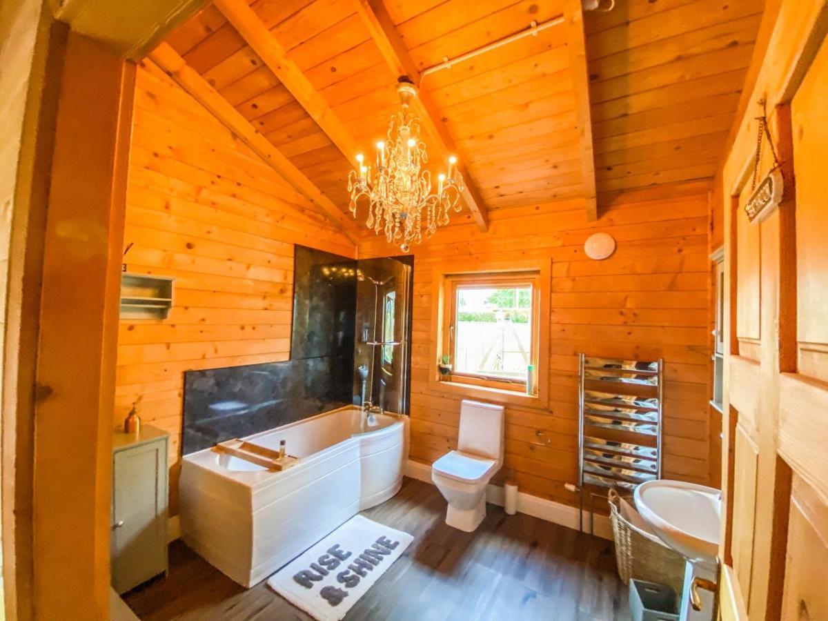 Beautiful 3-Bed Luxury Private Lodge In York Buitenkant foto
